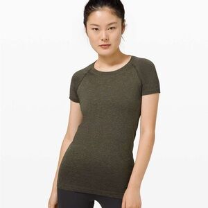Lululemon Swiftly Tech Short Sleeve 2.0 - Size Medium